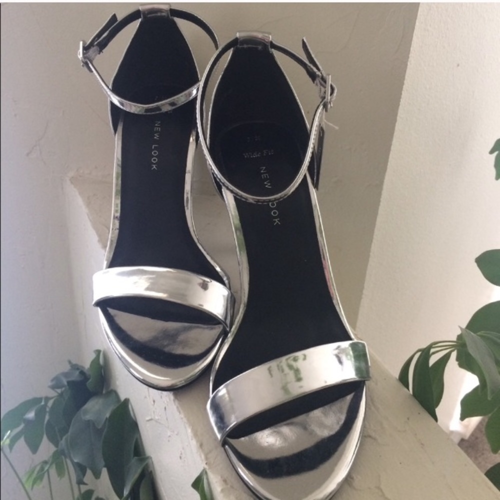 ✨NWT✨ ASOS Silver Heels